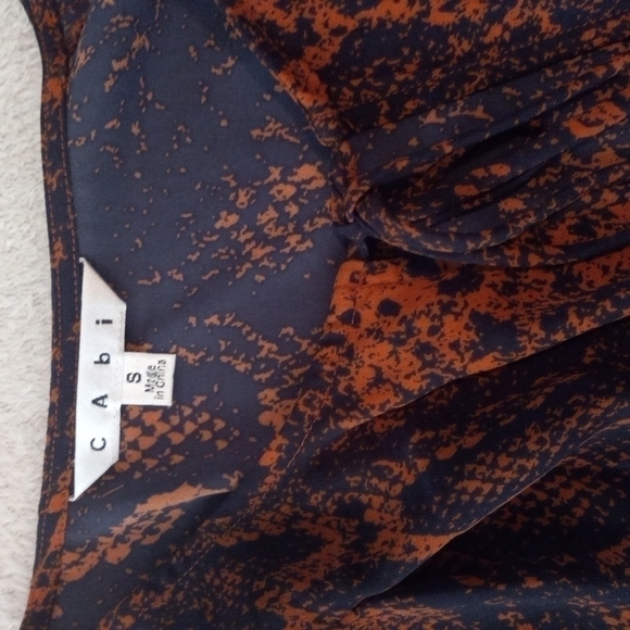 Cabi 101 Border Wrap Orange Navy Snakeskin Blouse - Picture 8 of 11